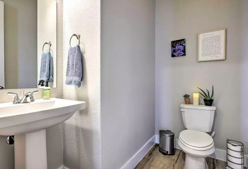 Upscale Austin Area Escape: Families Welcome!