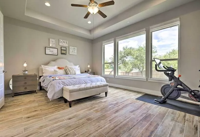 Upscale Austin Area Escape: Families Welcome!