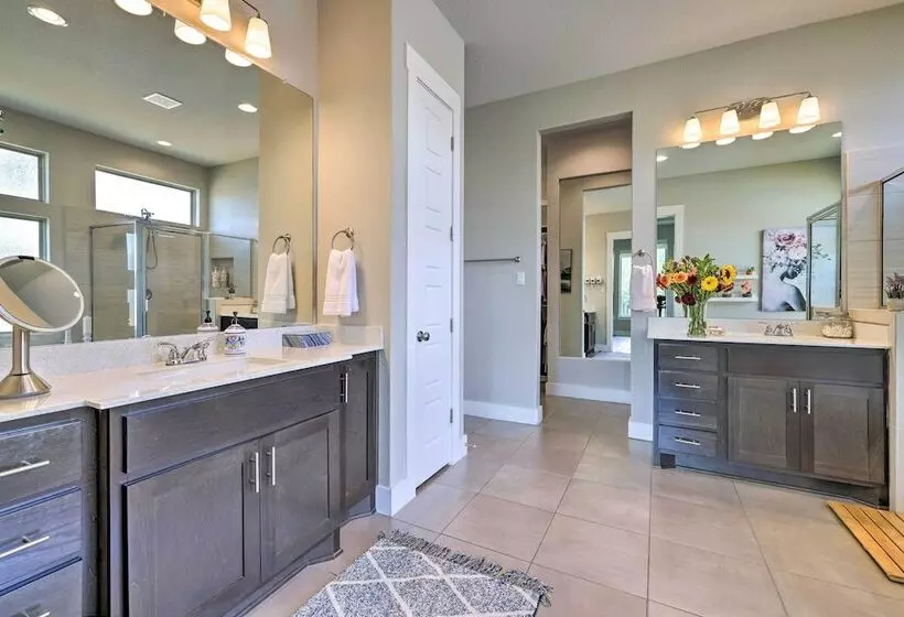 Upscale Austin Area Escape: Families Welcome!