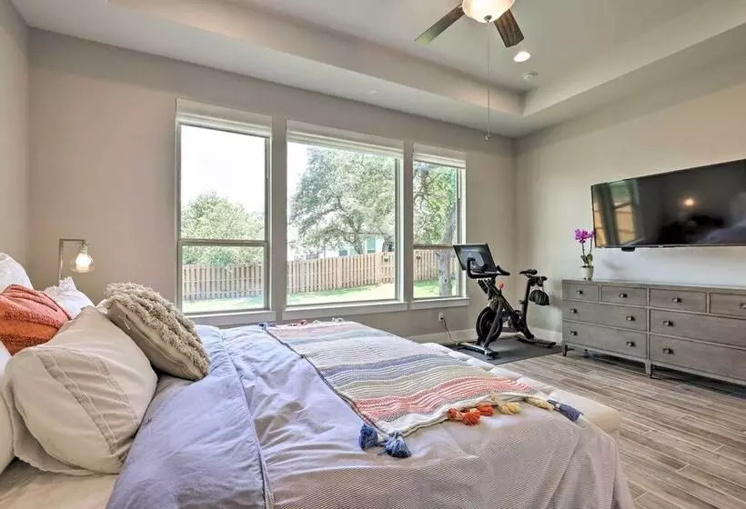 Upscale Austin Area Escape: Families Welcome!