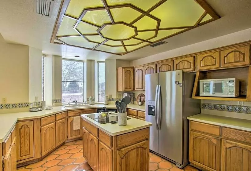 Upscale Fountain Hills Home W/ Outdoor Oasis!