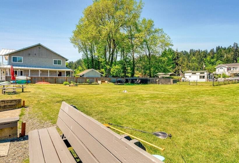Waterfront Hood Canal Cottage: Steps To The Beach!