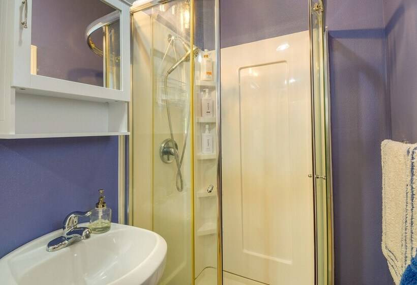 Waterfront Hood Canal Cottage: Steps To The Beach!