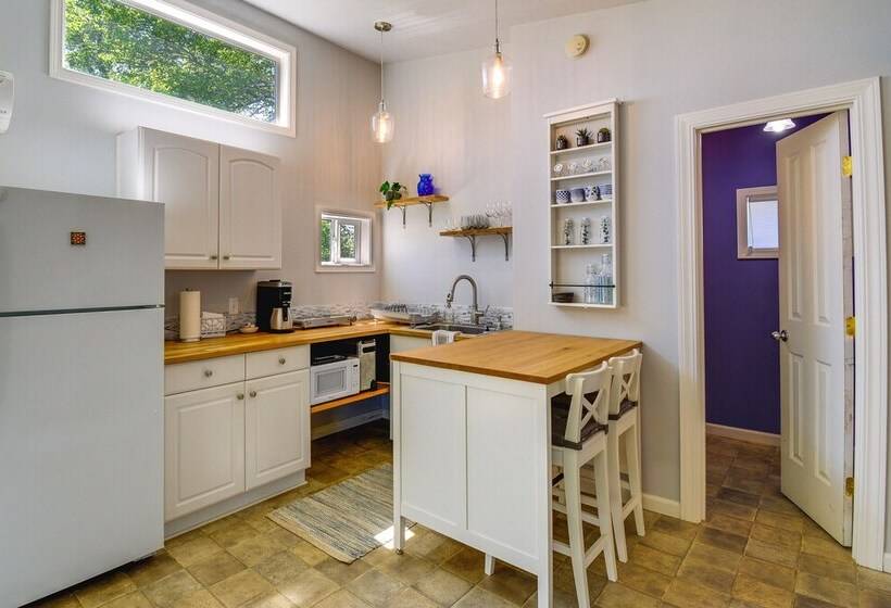 Waterfront Hood Canal Cottage: Steps To The Beach!