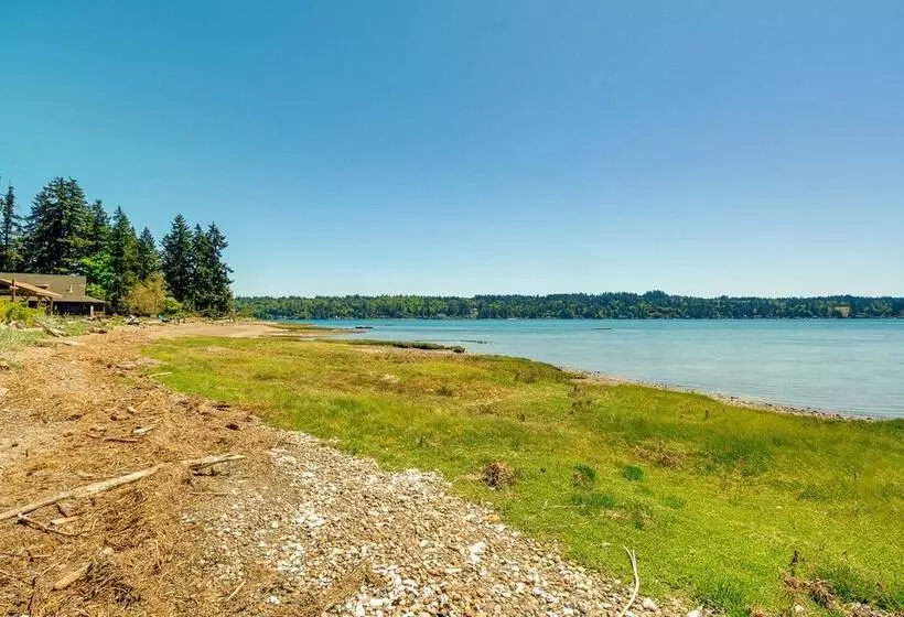 Waterfront Hood Canal Cottage: Steps To The Beach!