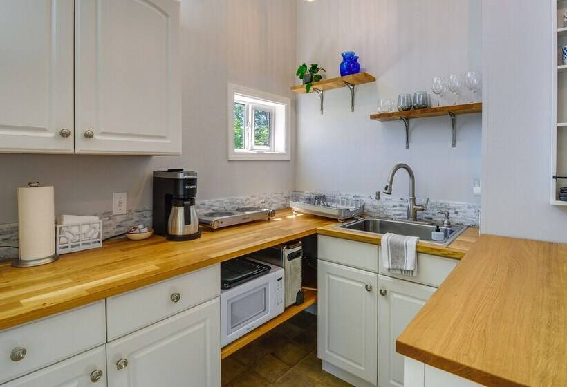 Waterfront Hood Canal Cottage: Steps To The Beach!