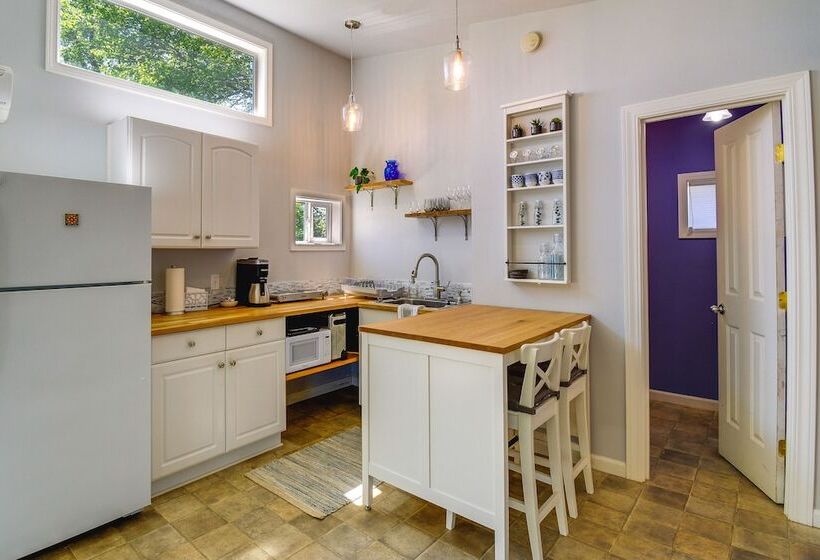 Waterfront Hood Canal Cottage: Steps To The Beach!