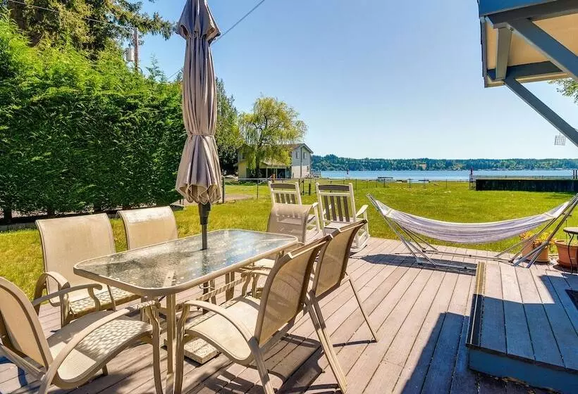 Waterfront Hood Canal Cottage: Steps To The Beach!