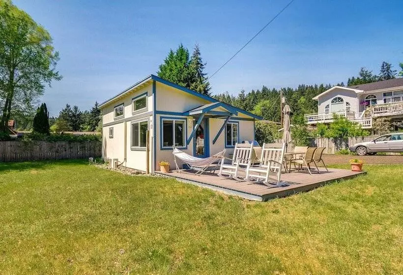 Waterfront Hood Canal Cottage: Steps To The Beach!