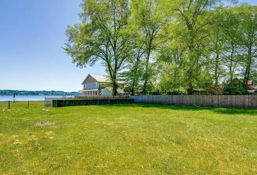 Waterfront Hood Canal Cottage: Steps To The Beach!
