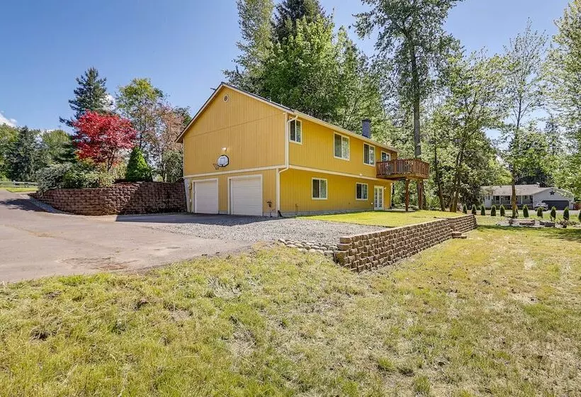 Well Appointed Mckenna Home: Fire Pit & Deck!