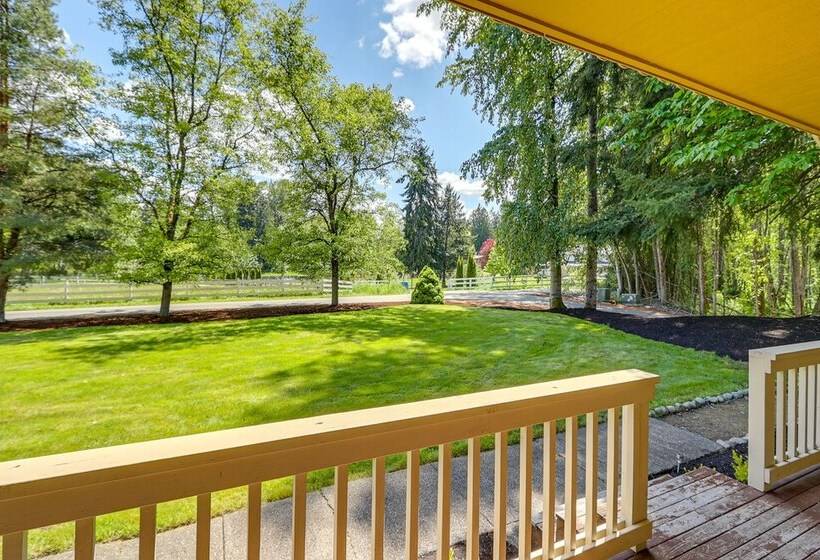 Well Appointed Mckenna Home: Fire Pit & Deck!