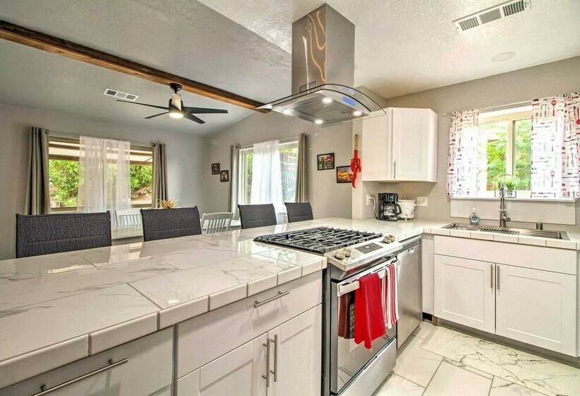 Albuquerque Home: Close To Hiking & Old Town!