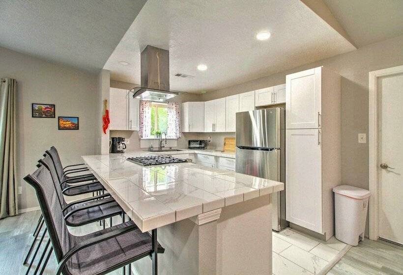 Albuquerque Home: Close To Hiking & Old Town!