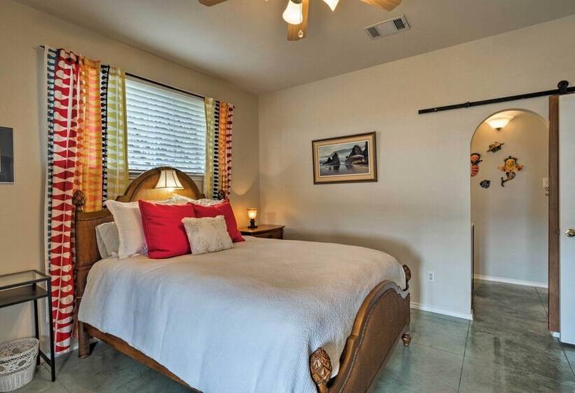 Austin Home W/ 2 Furnished Decks & Lake Views