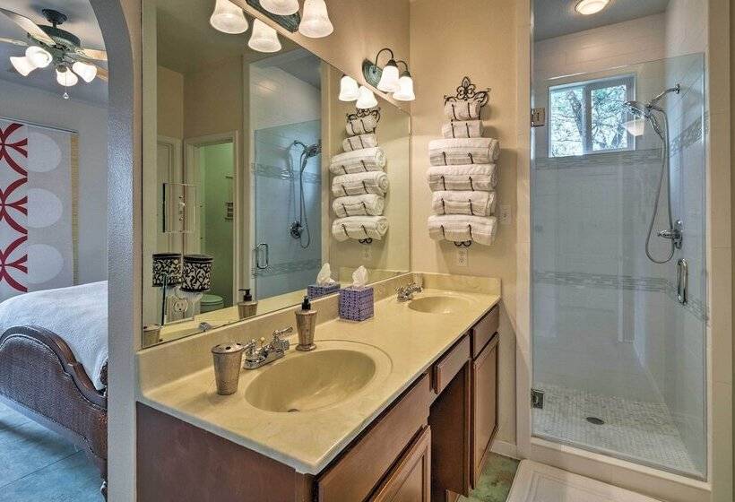 Austin Home W/ 2 Furnished Decks & Lake Views