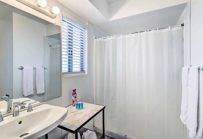 Bullhead City Home   Near Colorado River!