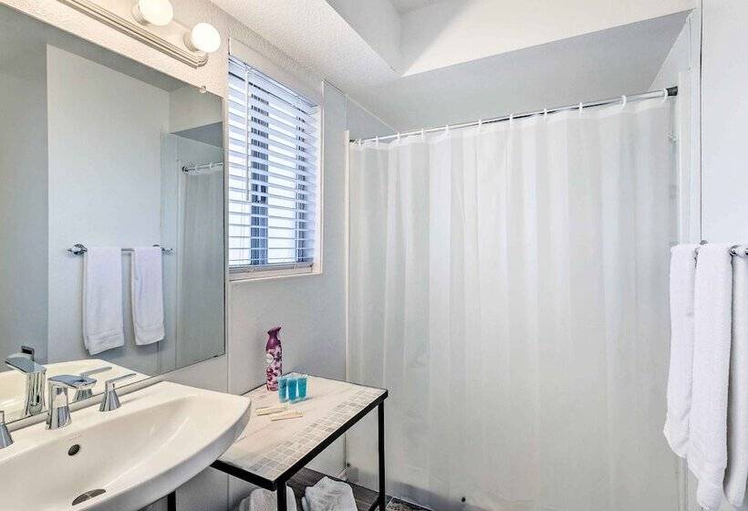 Bullhead City Home   Near Colorado River!