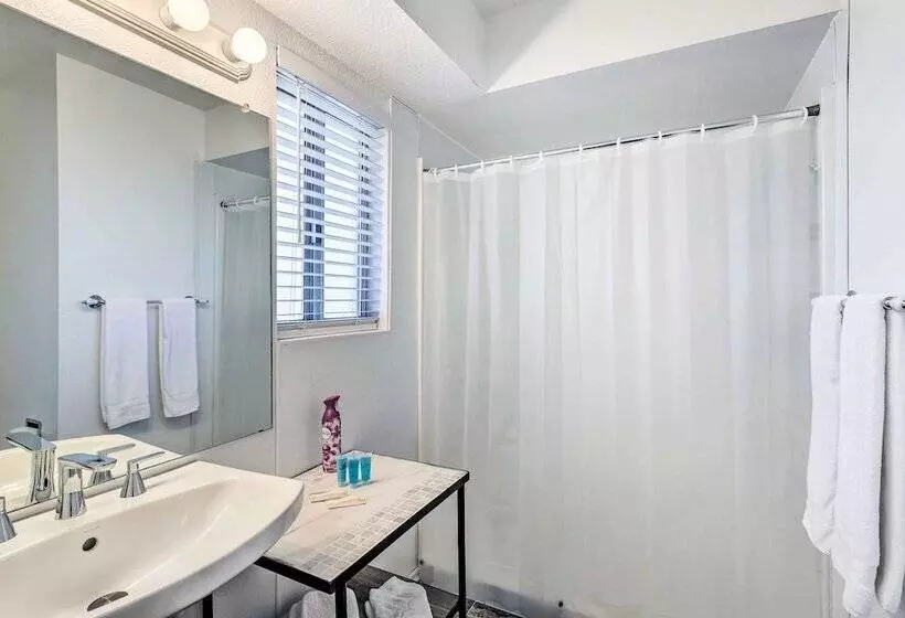 Bullhead City Home   Near Colorado River!