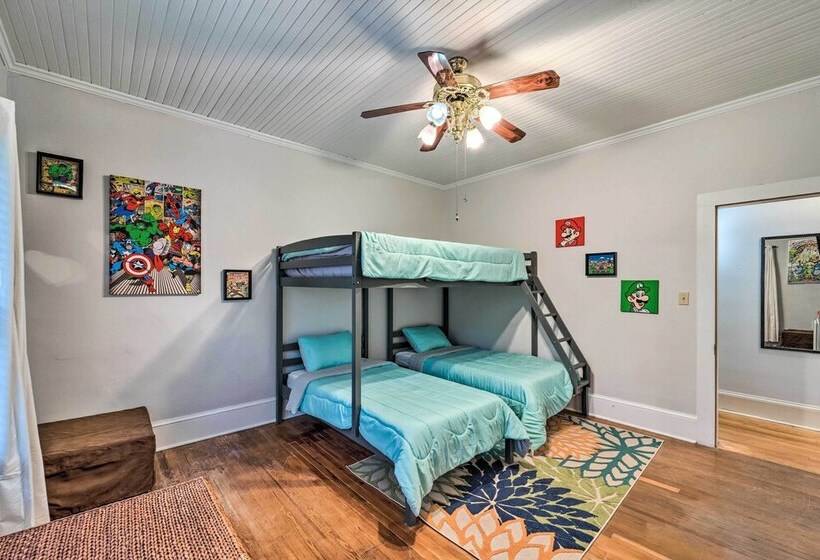 Burgaw House W/ Large Covered Porch & Swing!