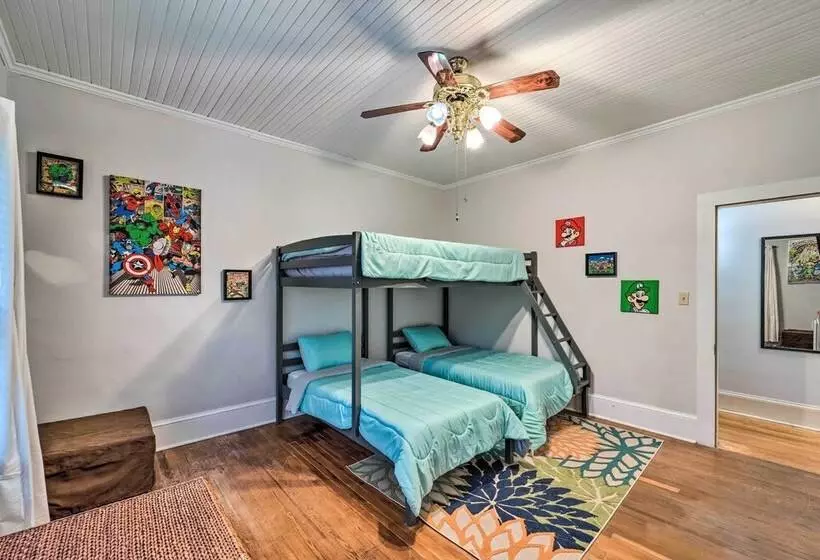 Burgaw House W/ Large Covered Porch & Swing!