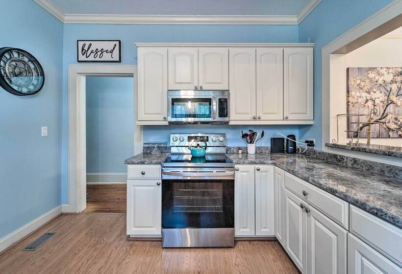 Burgaw House W/ Large Covered Porch & Swing!