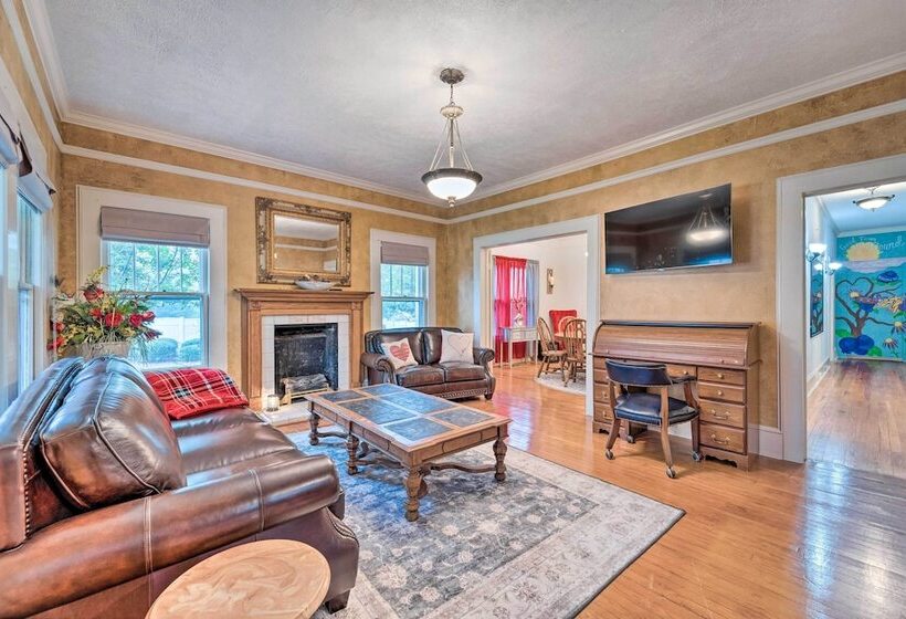 Burgaw House W/ Large Covered Porch & Swing!