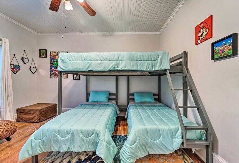 Burgaw House W/ Large Covered Porch & Swing!