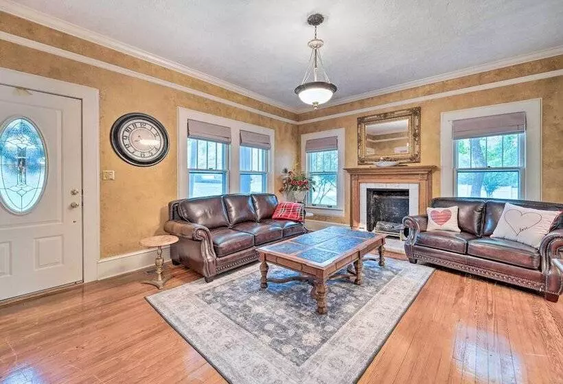 Burgaw House W/ Large Covered Porch & Swing!