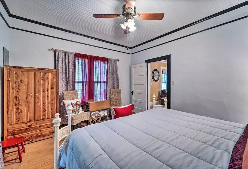 Burgaw House W/ Large Covered Porch & Swing!