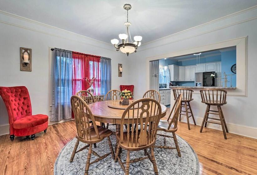 Burgaw House W/ Large Covered Porch & Swing!