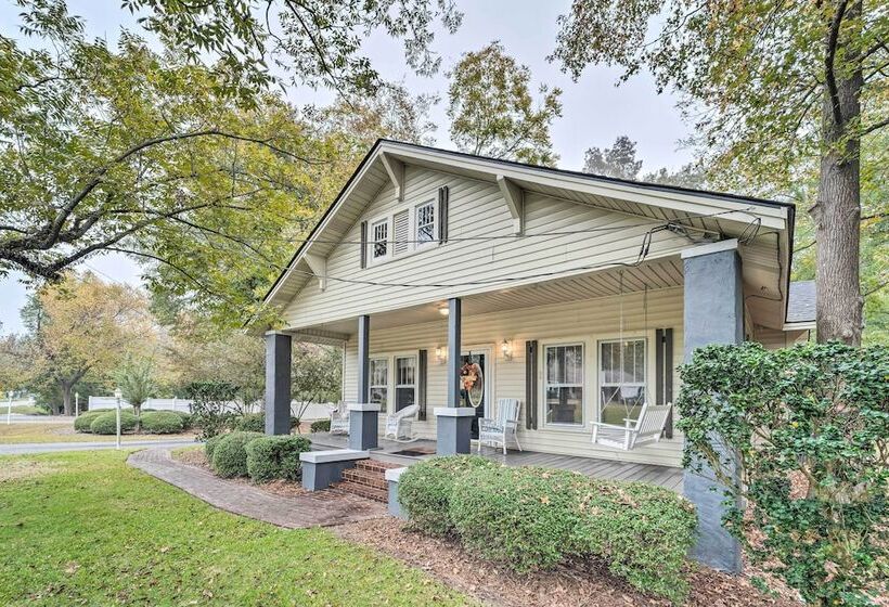 Burgaw House W/ Large Covered Porch & Swing!