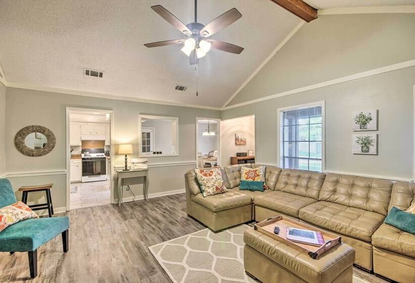 Charming Brandon Home W/ Deck, Charcoal Grill