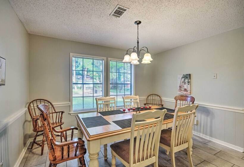 Charming Brandon Home W/ Deck, Charcoal Grill