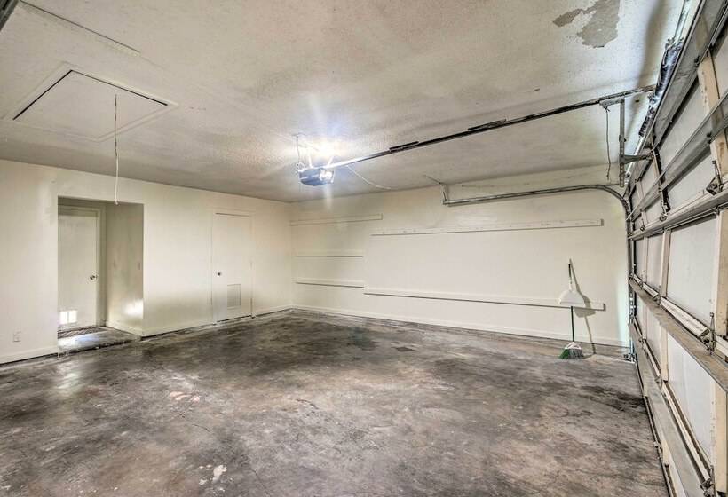 Charming Brandon Home W/ Deck, Charcoal Grill