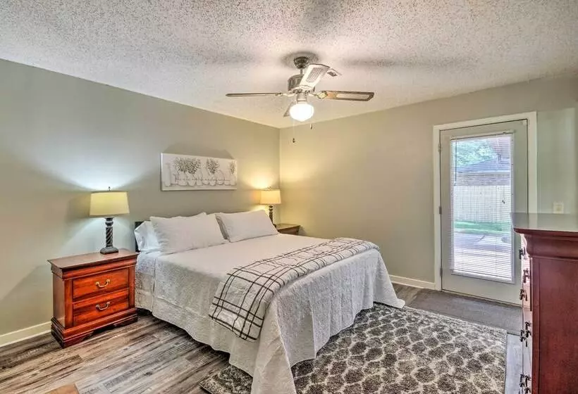 Charming Brandon Home W/ Deck, Charcoal Grill
