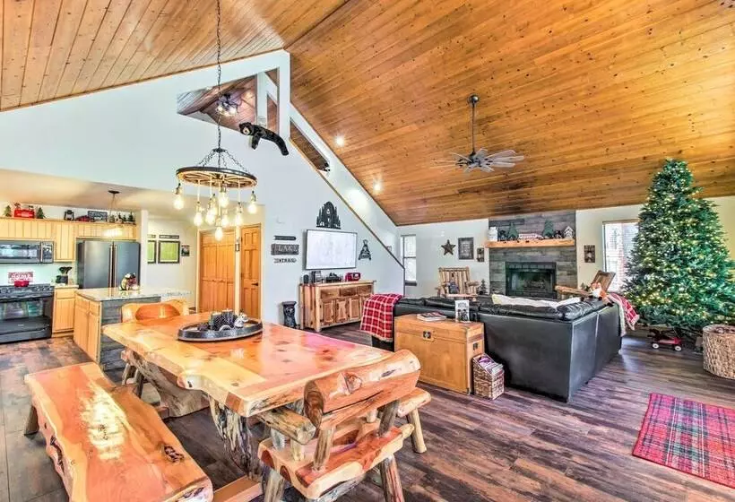 Pinetop Retreat W/ Fire Pit & Game Room!