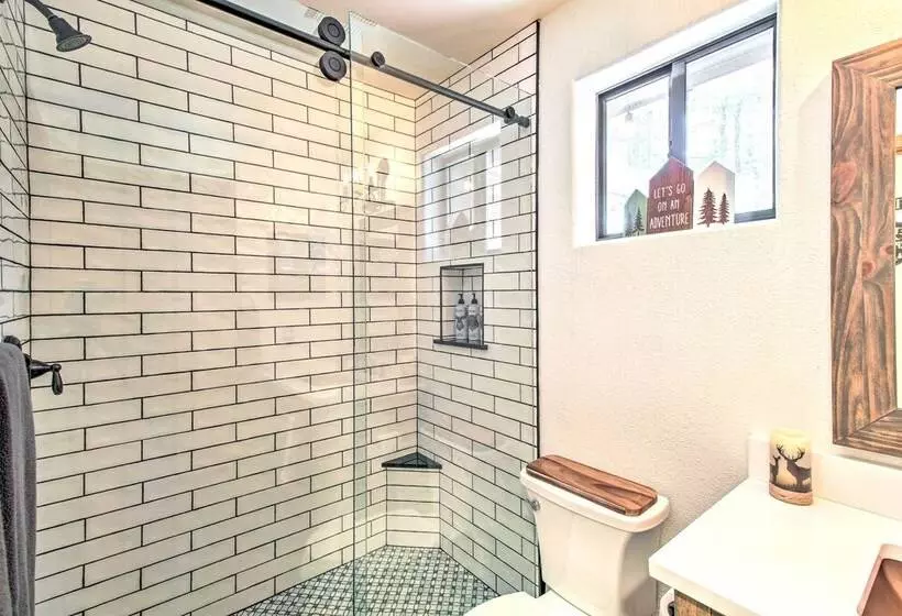 Pinetop Retreat W/ Fire Pit & Game Room!