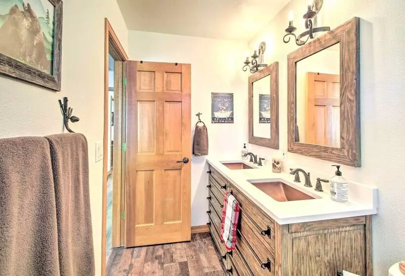 Pinetop Retreat W/ Fire Pit & Game Room!