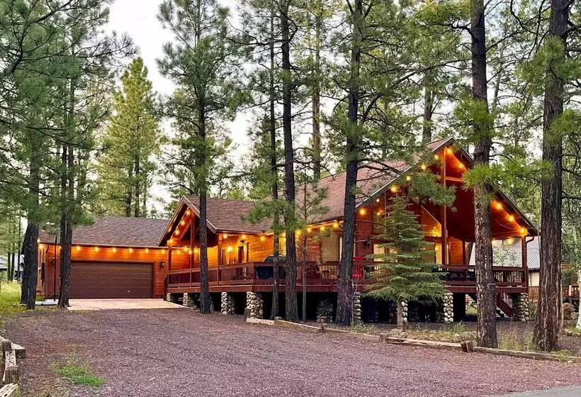 Pinetop Retreat W/ Fire Pit & Game Room!