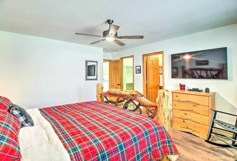 Pinetop Retreat W/ Fire Pit & Game Room!