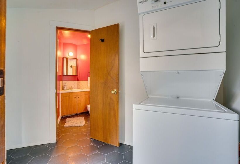 Colorful Lake Chelan Home W/ Saltwater Pool!