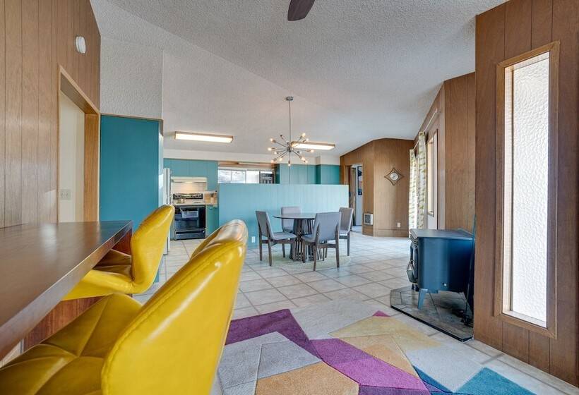 Colorful Lake Chelan Home W/ Saltwater Pool!