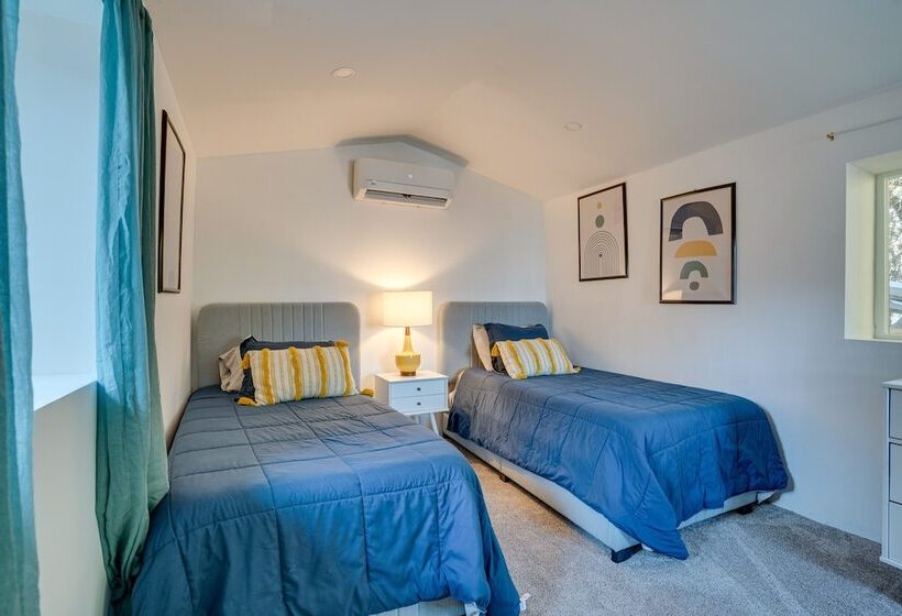 Colorful Lake Chelan Home W/ Saltwater Pool!