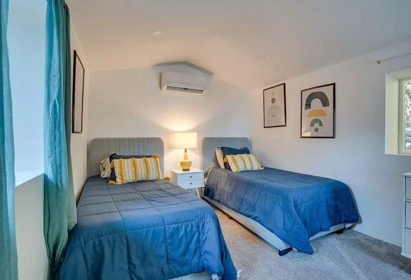 Colorful Lake Chelan Home W/ Saltwater Pool!