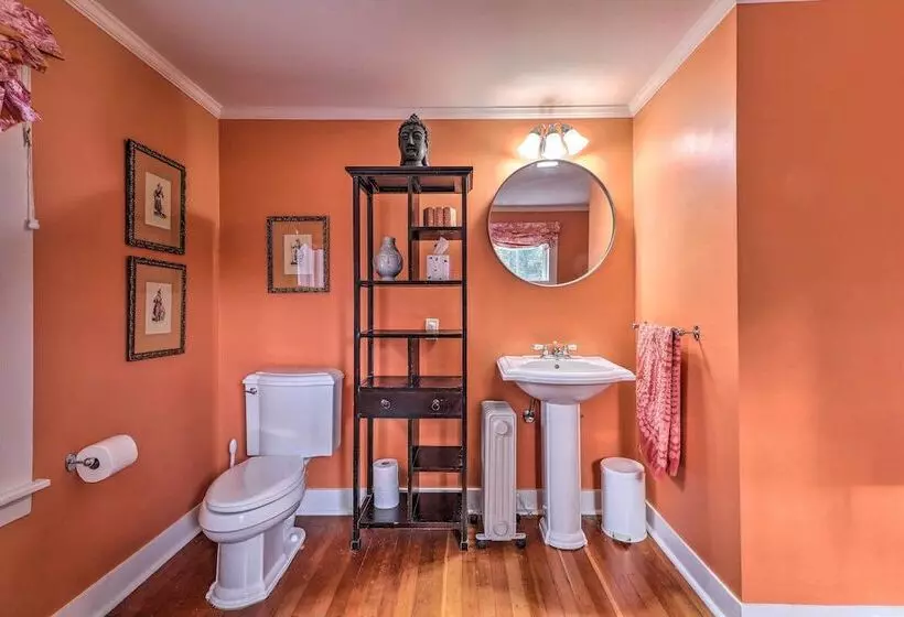 Cozy Litchfield House W/ Fenced In Yard & Fire Pit