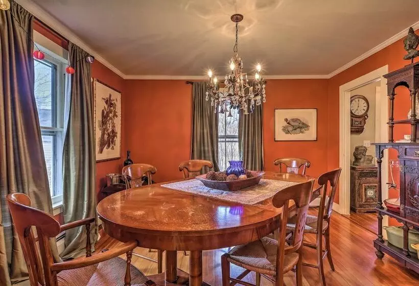 Cozy Litchfield House W/ Fenced In Yard & Fire Pit