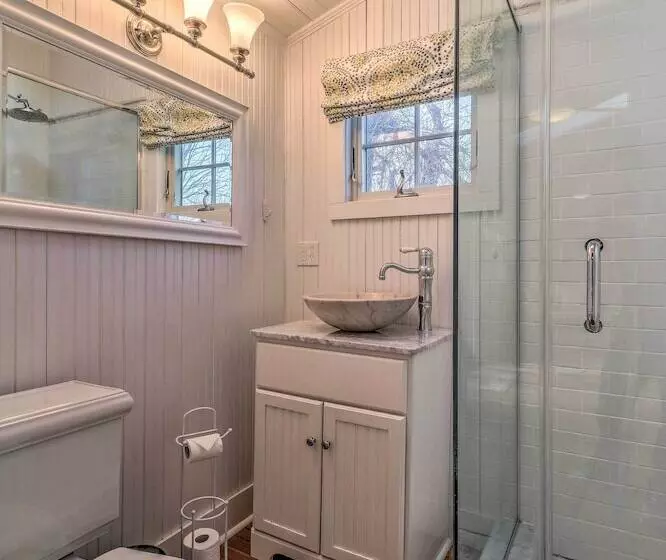 Cozy Litchfield House W/ Fenced In Yard & Fire Pit