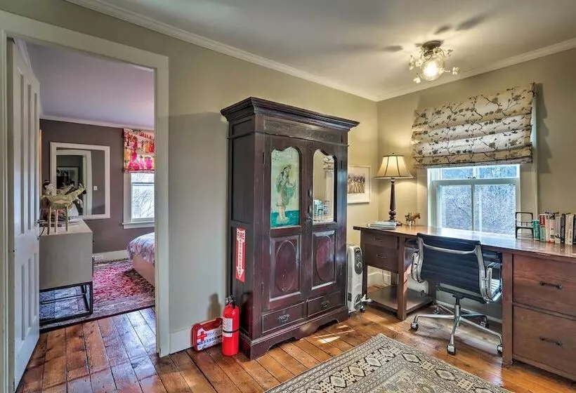 Cozy Litchfield House W/ Fenced In Yard & Fire Pit