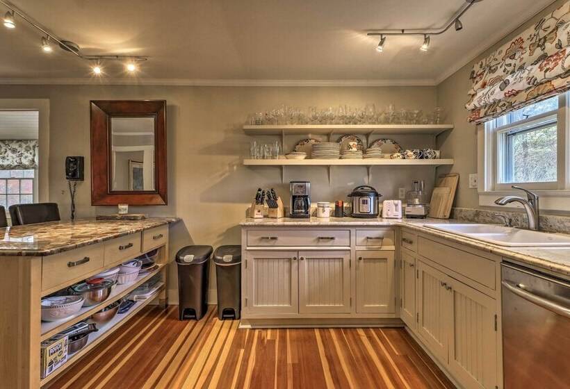 Cozy Litchfield House W/ Fenced In Yard & Fire Pit